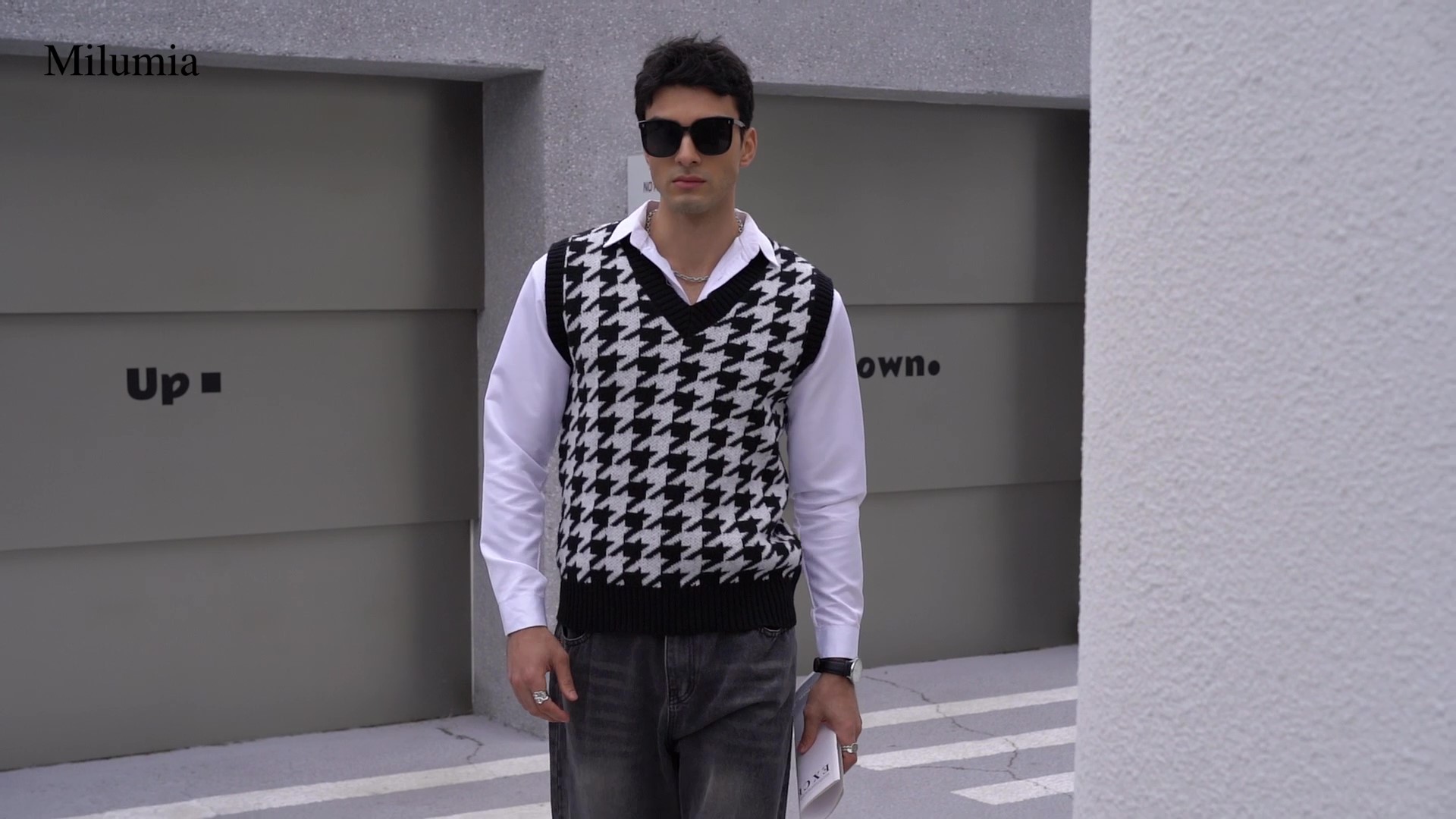 Milumia Men's Houndstooth Sweater Vest Sleeveless V Neck Casual